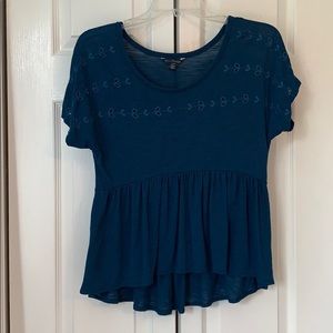American Eagle teal shirt